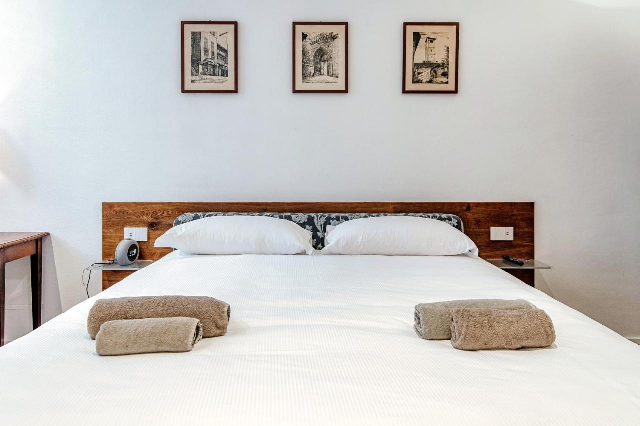 Suite Lo Storico - The House Of Travelers Como Exterior foto