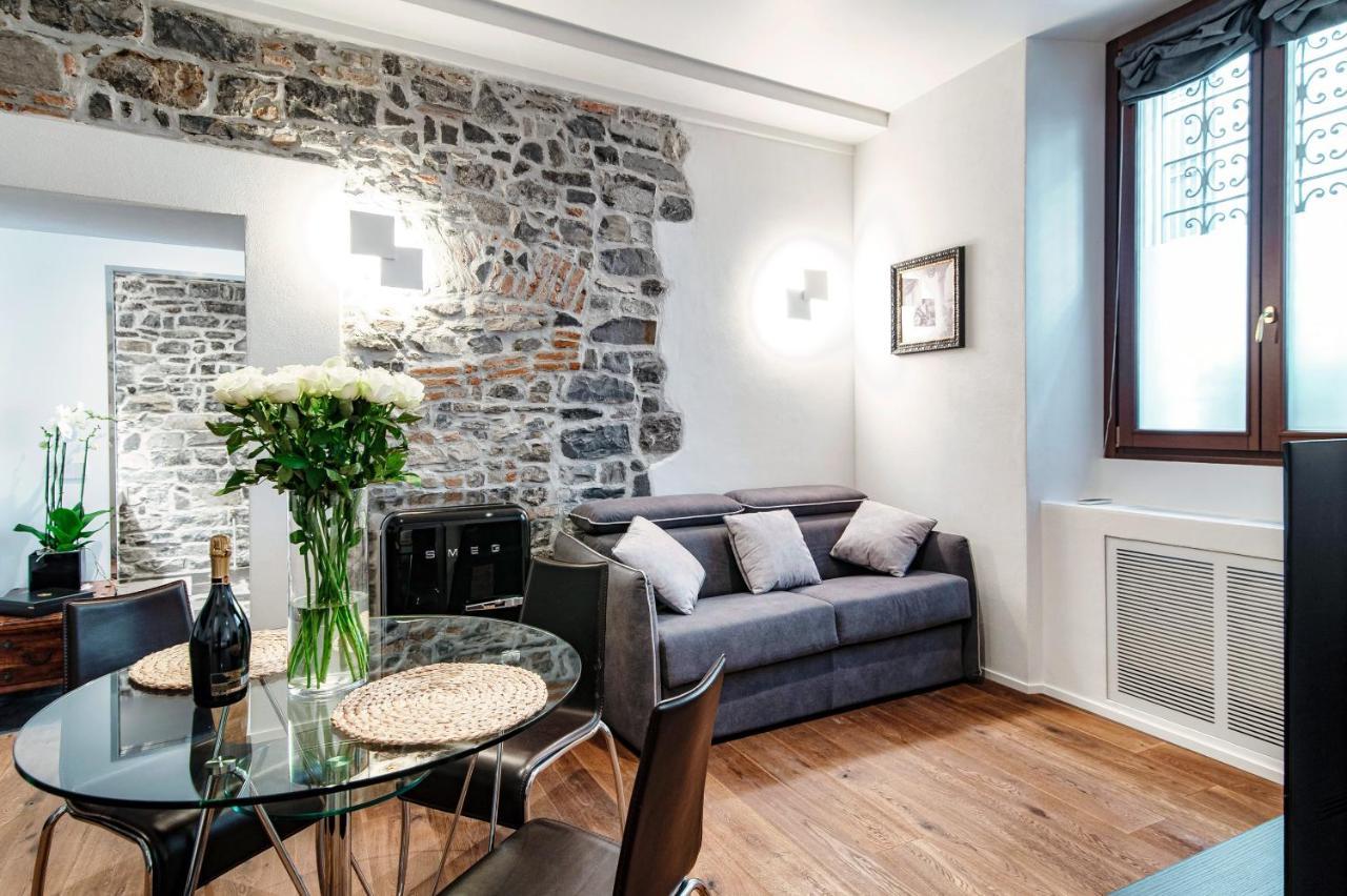 Suite Lo Storico - The House Of Travelers Como Exterior foto