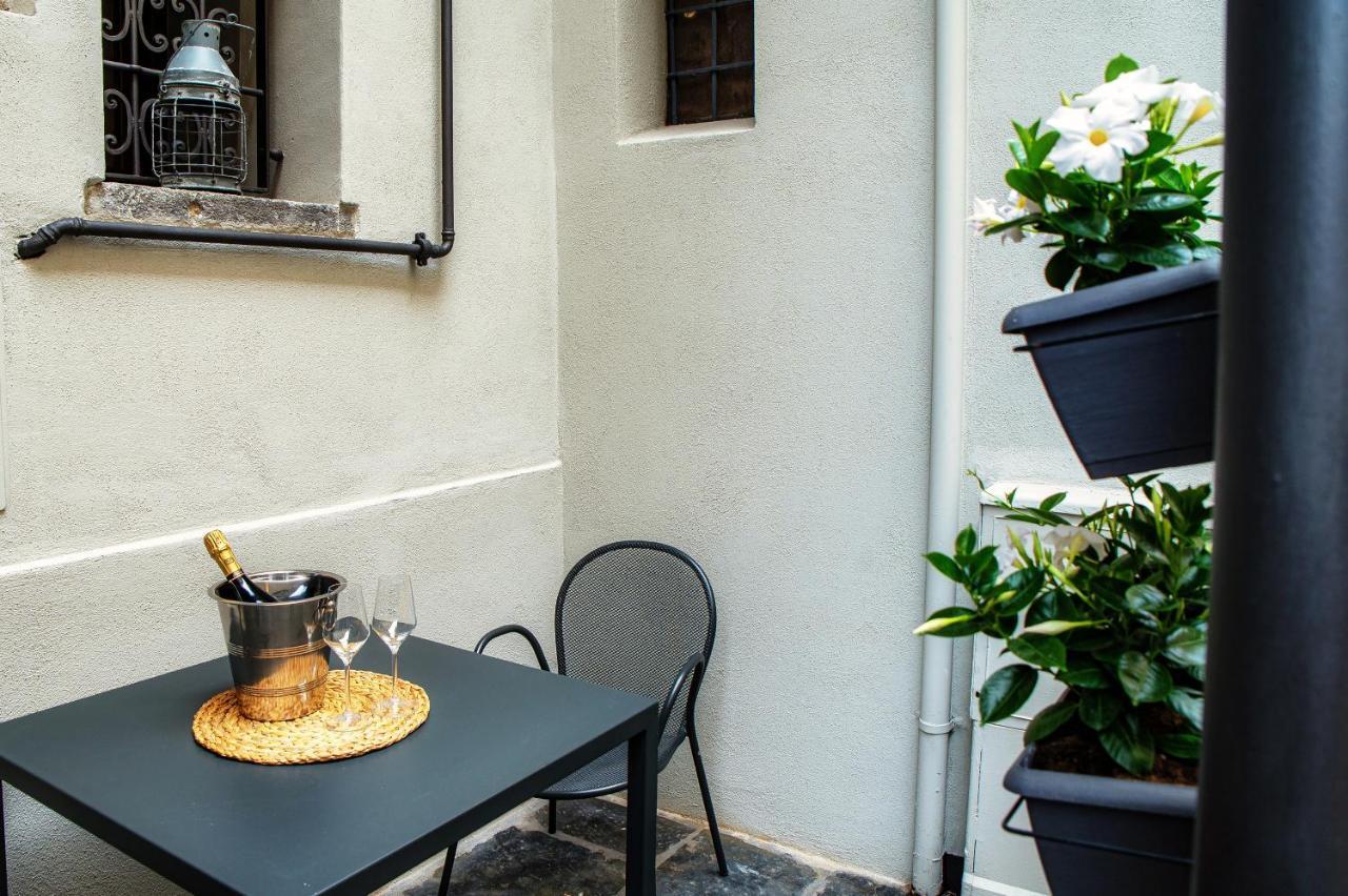 Suite Lo Storico - The House Of Travelers Como Exterior foto