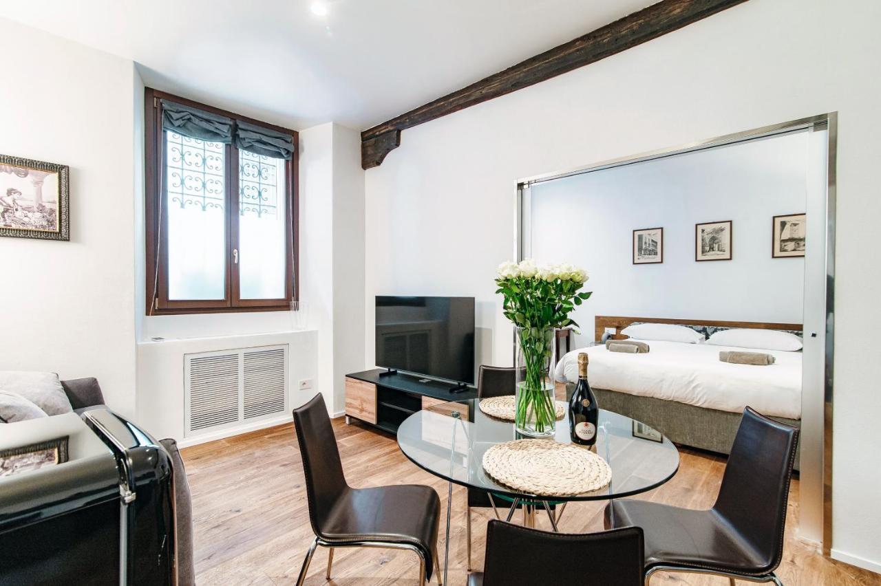 Suite Lo Storico - The House Of Travelers Como Exterior foto