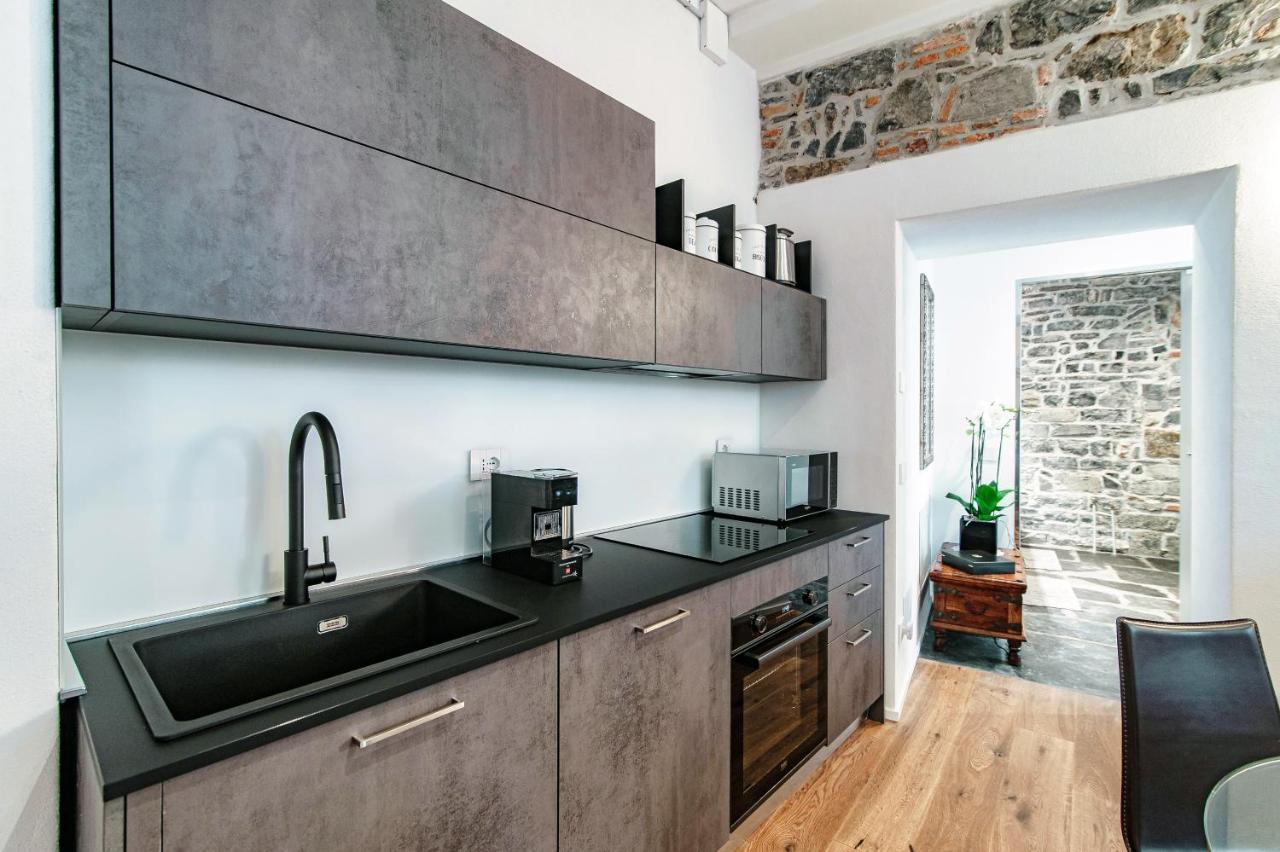 Suite Lo Storico - The House Of Travelers Como Exterior foto