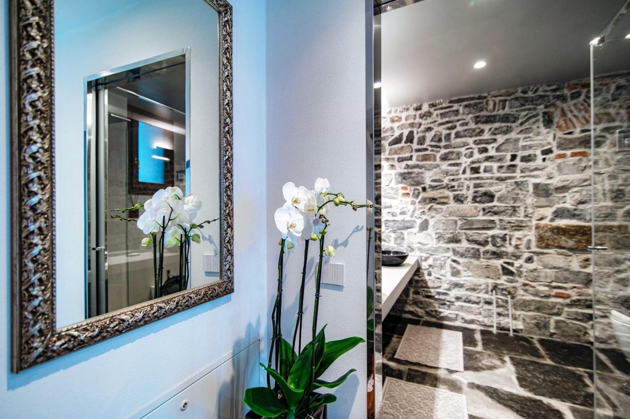 Suite Lo Storico - The House Of Travelers Como Exterior foto